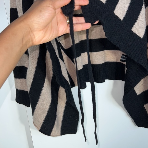 360 CASHMERE Black and Tan waterfall collar long sleeve tie front sweater - Picture 12 of 14